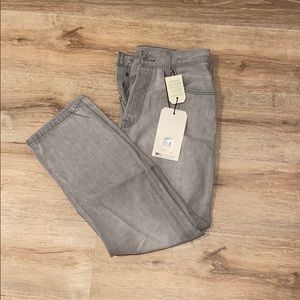 Gray Levi’s cropped boyfriend jeans